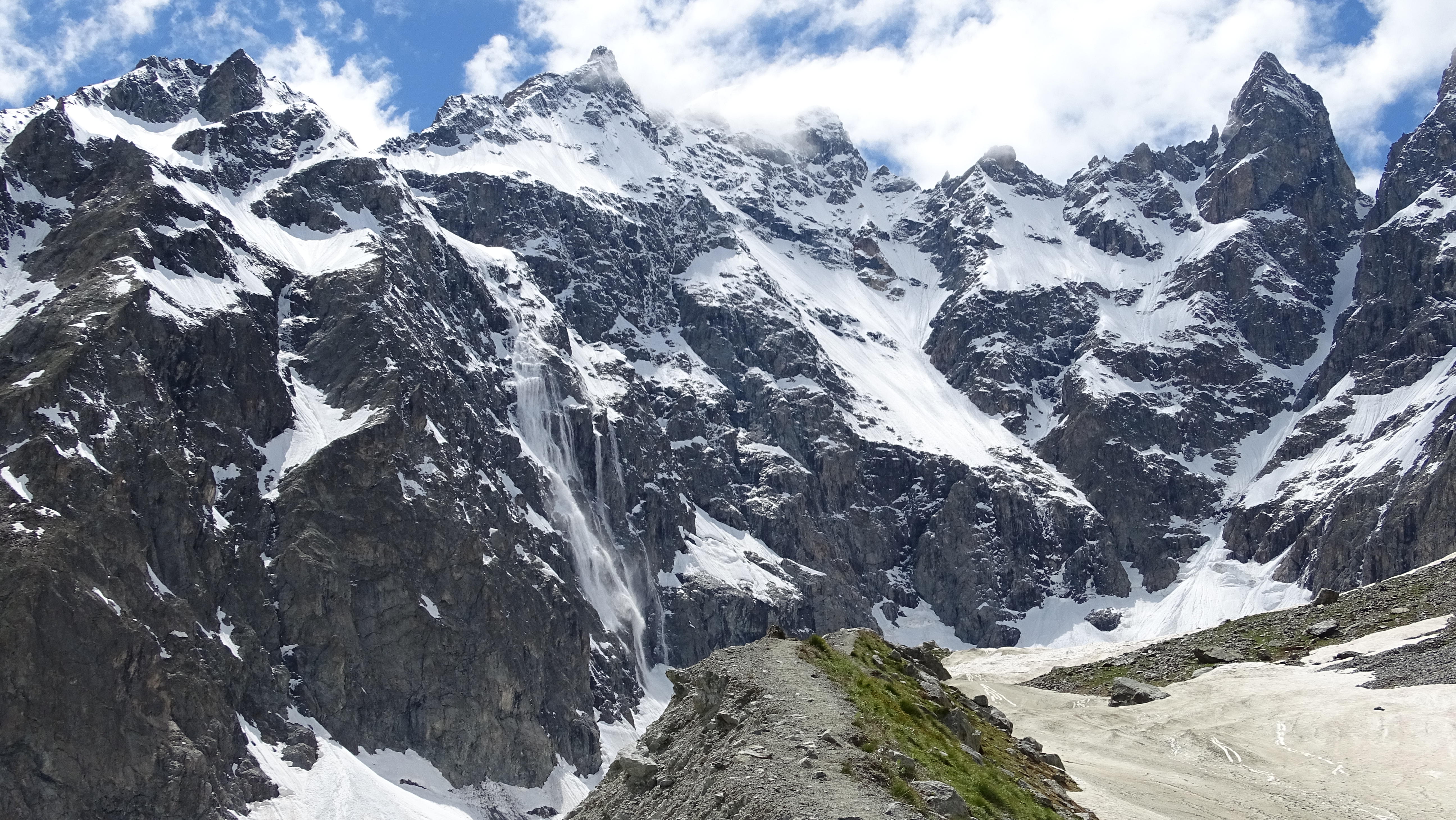 Exercice de recherche DVA en terrain enneigé